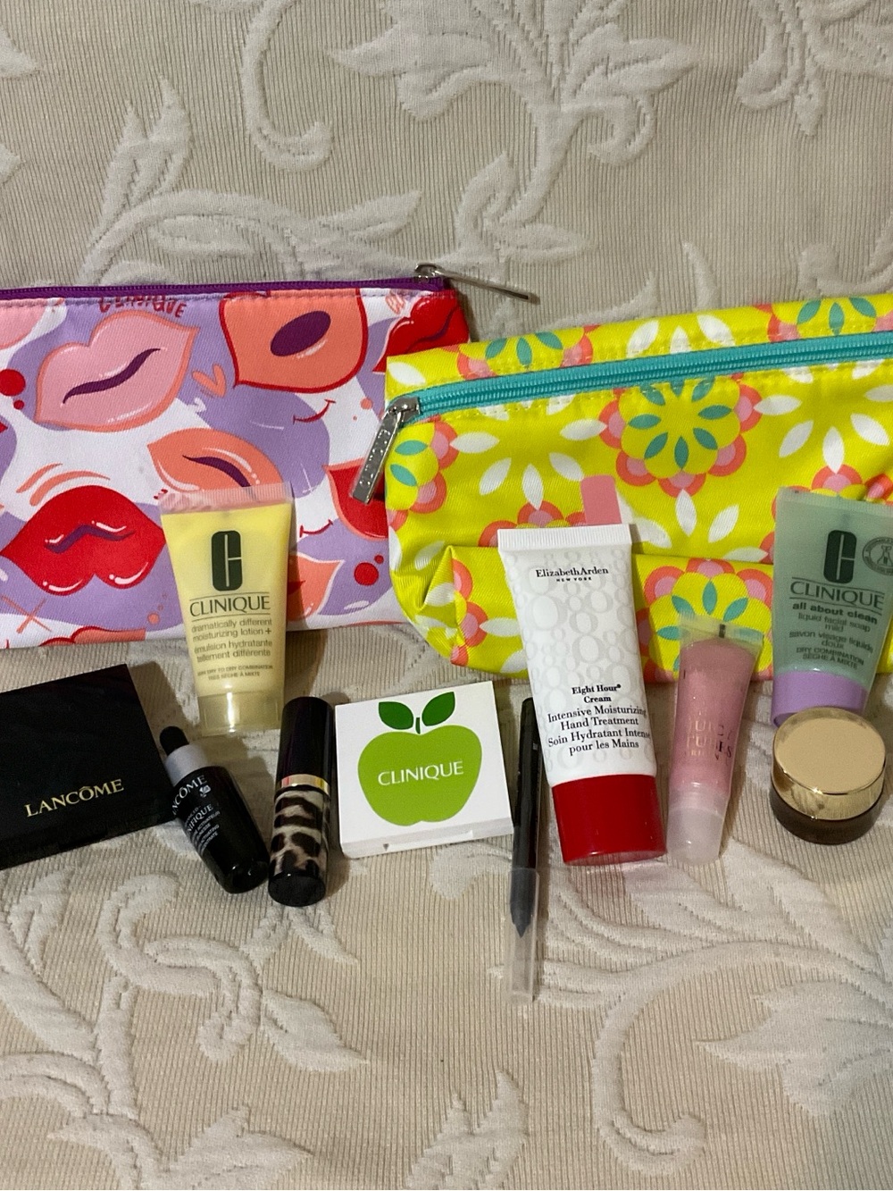 Assorted samples from Clinique, Elizabeth Arden, Lancôme. - NEW